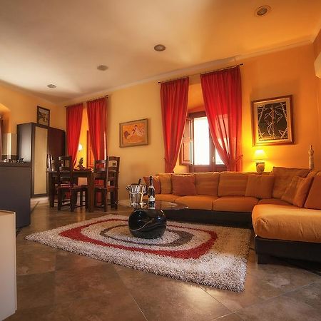 Luxury Home Bosa Apartment Bagian luar foto