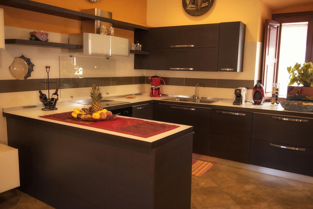 Luxury Home Bosa Apartment Bagian luar foto